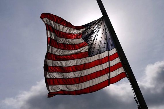 Lembremos que as "revoluções coloridas" estouraram a partir dos anos 2000, após a publicação de The Grand Chessboard. Não admira que em tais "revoluções" tenham sido injetados tantos milhões de dólares pelos Estados Unidos. Movimentos não violentos de protesto e deposição de governos espalharam-se em praticamente todos os países da antiga União Soviética, financiados pelos EUA