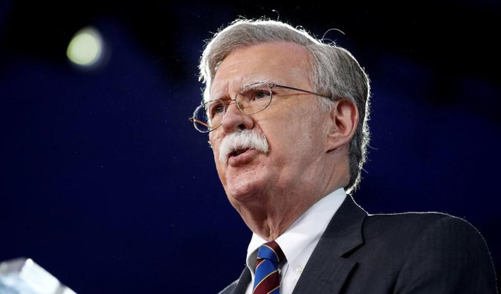 O novo assessor de Segurança Nacional dos EUA, John Bolton, tentou persuadir Israel a realizar um ataque preventivo ao Irã antes de ele atingir capacidades nucleares, revelou o ex-ministro da Defesa de Israel