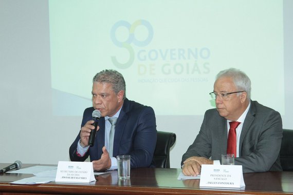 O Governo de Goiás decretou nesta terça-feira, 13, situação de emergência nas Bacias dos Rios Meia Ponte e João Leite pelo período de 290 dias; o secretário Hwaskar Fagundes, da Secima, e o presidente da Saneago Jalles Fontoura apresentaram as medidas que devem ser tomadas e os motivos de antecipar o decreto; “Apesar das fortes chuvas dos últimos dias, as previsões são mesmo de um déficit e isso prejudica a vazão dos rios”, explicou o titular da Secima