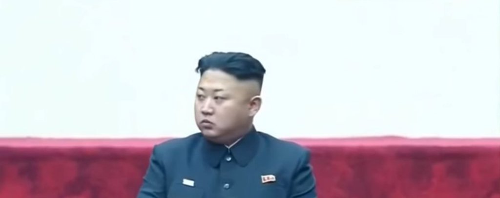 O líder da Coreia do Norte, Kim Jong Un, fez parte de uma delegação sigilosa que chegou a Pequim de trem, disse uma fonte familiarizada com o assunto e reportagens da mídia estrangeira; a visita – que teria sido a primeira conhecida de Kim ao exterior desde que tomou posse em 2011 – não foi anunciada nem pela Coreia do Norte nem pela China e continua envolta em mistério; a China é a principal aliada da sigilosa e isolada Coreia do Norte e sua maior parceira comercial