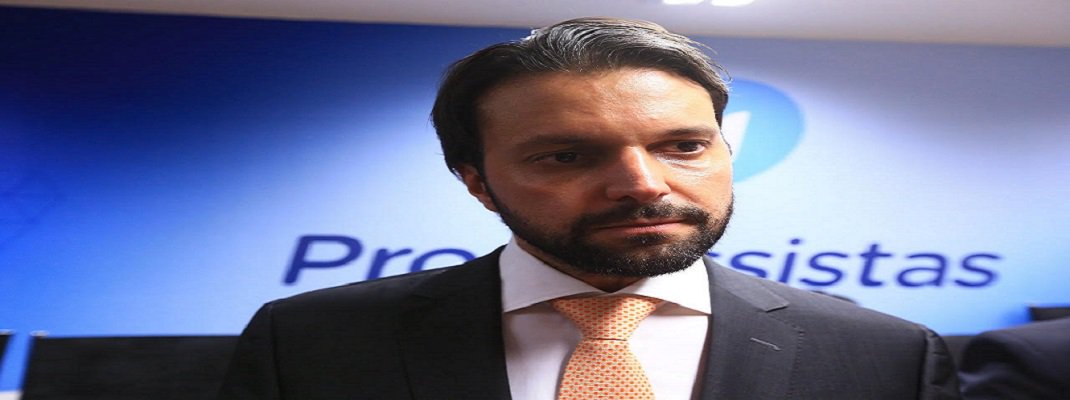 Nenhum outro partido ganhou musculatura em Goiás na recém-fechada janela partidária quanto o PP, presidido pelo ministro das Cidades, Alexandre Baldy; legenda é vista no meio político como elemento que pode desequilibrar a eleição para governador e é alvo de intensa disputa por parte de José Eliton (PSDB) e de Daniel Vilela (MDB); partido ganhou a adesão de um deputado federal - Heuler Cruvinel - e se transformou na maior bancada goiana no Congresso Nacional, com quatro parlamentares