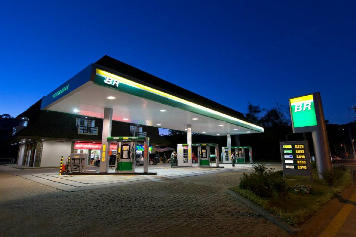 Os postos de gasolina do Ceará poderão funcionar normalmente, neste feriadão da Semana Santa, segundo decisão liminar do desembargador federal Francisco José Gomes, do Tribunal Regional do Trabalho no Ceará
