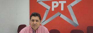O presidente do Partido dos Trabalhadores no Ceará, Fco. de Assis Diniz, reafirmou que para o PT não é tático é estratégico, ter chapa própria nas eleições proporcionais de 2018, para eleger o maior número possível de deputados. Para De Assis, diante da conjuntura imprevisível, é estratégico ter várias candidaturas que posam fazer a defesa do partido e do presidente Lula e reforçar as bancadas federal e estadual. Hoje a direção estadual divulgou Nota Oficial sobre a posição do PT Ceará sobre a estratégia eleitoral