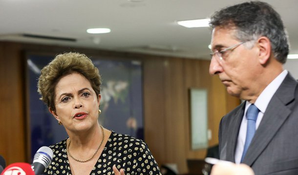 17/11/2015 - Brasília - DF - O governador do Espírito Santo, Paulo Hartung e o governador de Minas Gerais, Fernando Pimentel, durante entrevista coletiva com a presidente Dilma Rousseff, após reunião no Palácio do Planalto. Foto: Lula Marques/ Agência PT