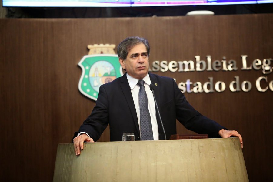 O presidente da Assembleia Legislativa, Zezinho Albuquerque (PDT), informou que a votação da mensagem que reajusta o salário dos servidores estaduais e do Legislativo em 3% está marcada para esta quinta-feira (15). Na Câmara, o reajuste dos servidores municipais também será votado esta semana