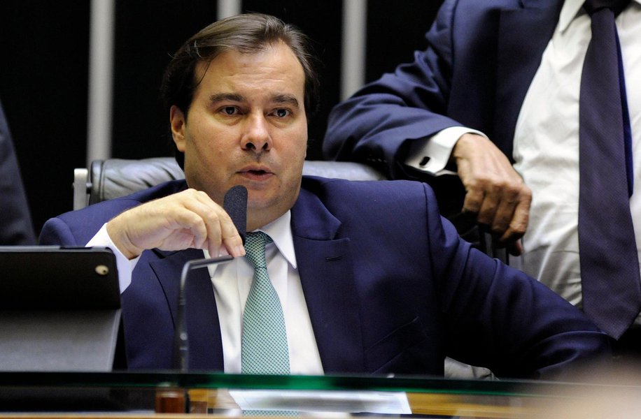 Presidente da Câmara dos Deputados, Rodrigo Maia, quer colocar em discussão na Casa a prisão após condenação em segunda instância; "Do jeito que a questão está dividida, inclusive no próprio STF [Supremo Tribunal Federal], e pela forma que a sociedade demandou uma solução, eu acredito que o melhor ambiente para se fazer essa discussão é no Congresso Nacional", disse