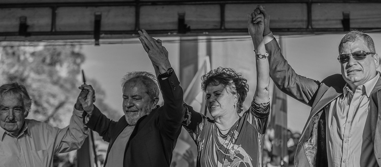 Em sua passagem pelo Rio Grande do Sul, a caravana do ex-presidente Luiz Inácio Lula da Silva promoveu uma conversa pública com os ex-presidentes José Pepe Mujica, do Uruguai, do ex-presidente do Equador, Rafael Correa, e da presidente deposta Dilma Rousseff; nesta terça-feira (20), a comitiva viaja para Santa Maria, cidade de 280 mil habitantes na região central do estado, a cerca de 300 quilômetros da capital