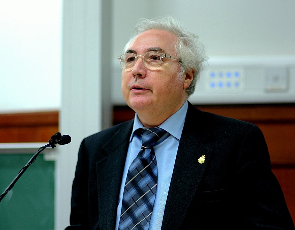 O sociólogo espanhol Manuel Castells divulgou uma nota criticando a decisão de Sergio Moro de ordenar a prisão de Lula e em solidariedade ao ex-presidente brasileiro; “Não há justiça, a justiça do Brasil é o mais corrupto e, por isso, todo o sistema é corrupto. O presidente Lula foi e é a esperança de um povo. Estou convosco na luta para restabelecer a justiça sem a qual tampouco pode haver democracia. Meu abraço solidário e minha disponibilidade para o que eu possa fazer”, disse Castells 
 