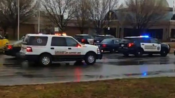 Polícia está investigando o tiroteio na escola secundária Great Mills High School no estado norte-americano de Maryland; tiroteio deixou vários feridos, segundo a emissora NBC; um estudante da escola disse à mídia local que sete pessoas ficaram feridas e pelo menos uma pessoa morreu; incidente ocorreu um mês depois do tiroteio na escola secundária Stoneman Douglas em Parkland (Flórida), que foi um dos mais mortíferos da história dos EUA e deixou 17 mortos e 24 feridos