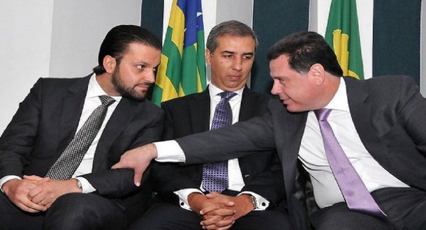 Há políticos na base aliada marconista que defendem a indicação do ministro das Cidades, Alexandre Baldy (PP), para vice do candidato a governador José Eliton (PSDB); a informação foi publicada neste sábado pelo jornal O Popular; presença de Baldy na chapa vai além de garantir o PP na coligação; ele hoje coordena um ministério com orçamento bilionário (com obras de grande impacto em habitação e mobilidade) e é braço direito do presidente da Câmara dos Deputados, Rodrigo Maia (DEM), em articulações importantes no Congresso Nacional