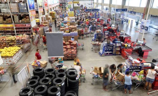 A prévia da inflação oficial do Brasil desacelerou com força em março e atingiu o nível mais baixo para o mês em 18 anos com queda nos preços dos alimentos, mantendo o caminho aberto para mais cortes de juros pelo Banco Central; o Índice Nacional de Preços ao Consumidor Amplo-15 (IPCA-15) subiu 0,10 por cento em março, contra avanço de 0,38 por cento em fevereiro, informou o IBGE