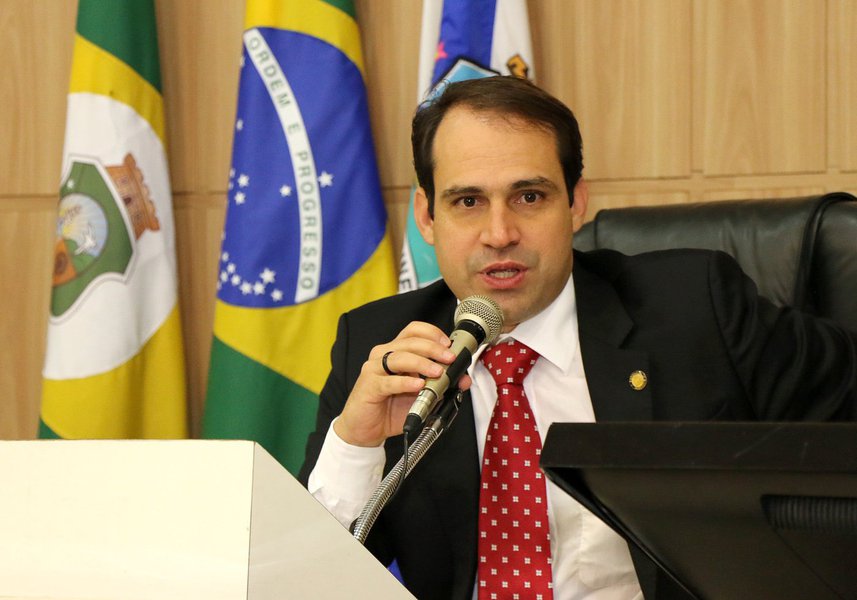 Com as viagens do prefeito Roberto Cláudio e do vice-prefeito Moroni Torgan, o presidente da Câmara Municipal, vereador Salmito Filho, assume a Prefeitura de Fortaleza na próxima semana