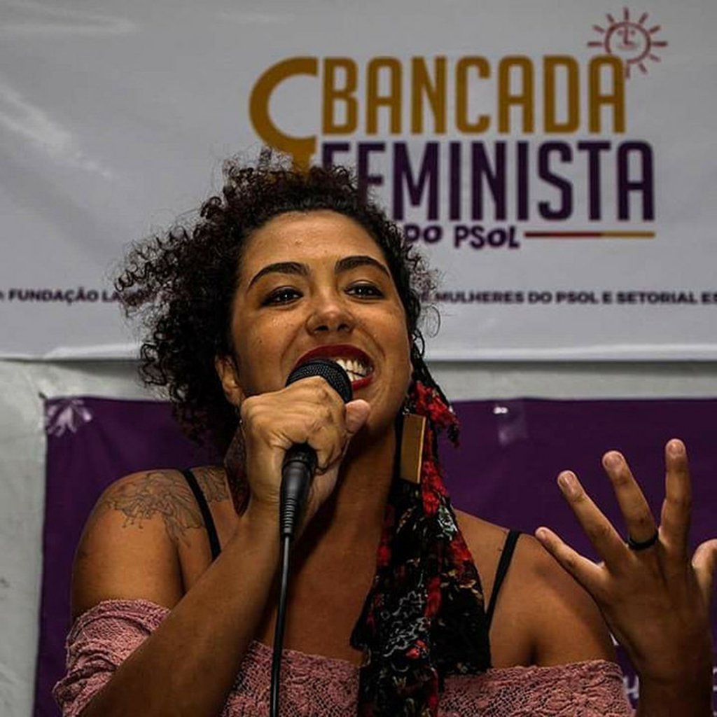 Única mulher negra e feminista na Câmara Municipal de Niterói (RJ), Talíria Petrone, 32 anos, do PSOL, vem sofrendo ameaças desde o início do mandato; "Desde o início do mandato vimos a violência que se manifesta muito nas redes. Recebi mensagens desde 'neguinha nojenta', 'volta pra senzala', até 'merece uma 9mm na nuca', 'se eu encontrar mato na paulada'"; "A gente registrou uma queixa na DP 76, agora com isso tudo nada pode ser desprezado. Estamos mais atentos"; disse