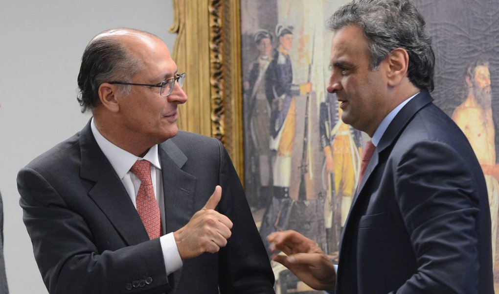 Blindado pela Justiça nas investigações sobre propina da Odebrecht, o ex-governador de São Paulo e pré-candidato do PSDB à Presidência, Geraldo Alckmin, lamentou a situação de seu companheiro de partido Aécio Neves, que se tornou réu por corrupção e obstrução de Justiça; "Não existe justiça verde, amarela, azul ou vermelha. Só existe Justiça. Decisão judicial se respeita e a lei é para todos, sem distinção", afirmou