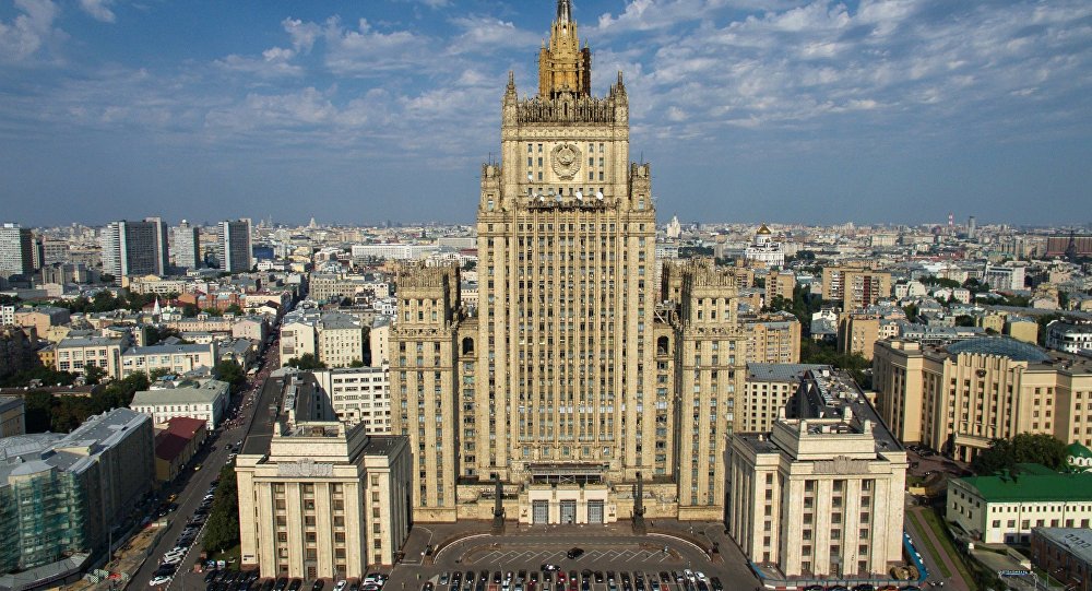 Representante oficial do Ministério das Relações Exteriores da Rússia, Mariya Zakharova, prometeu preparar uma 'surpresa histórica' para a Grã-Bretanha; "Temos uma surpresa para todos aqueles que têm tanto convicção como ousadia de fazer uma comparação entre a Rússia e o Terceiro Reich. Temos uma resposta à altura e um presente", informou Zakharova