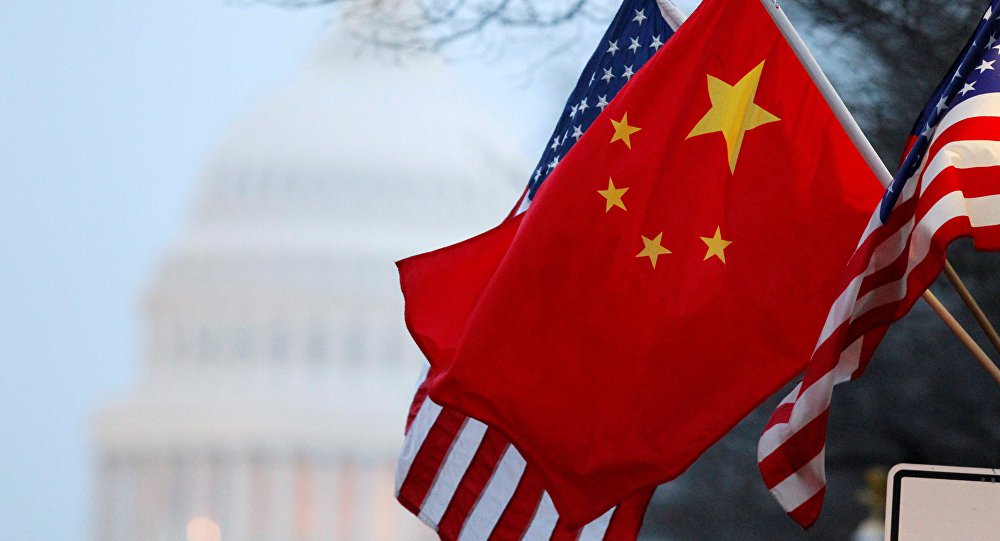 O presidente dos Estados Unidos, Donald Trump, expressou interesse em taxar bens importados da China "à luz da retaliação injusta da China" às tarifas anunciadas por Trump no início desta semana; "As práticas comerciais ilícitas da China — ignoradas durante anos por Washington — destruíram milhares de fábricas americanas e milhões de empregos americanos", disse Trump