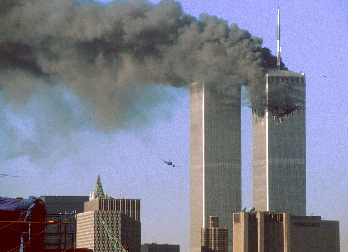 Tribunal norte-americano ordenou que o Irã pagasse bilhões de dólares de indenizações aos membros das famílias de vítimas dos ataques terroristas de 11 de setembro de 2001; segundo o tribunal, a República Islâmica do Irã, o Corpo de Guardiões da Revolução Islâmica e o Banco Central do Irã foram considerados culpados pela morte de 1008 pessoas, por isso as autoridades do Irã devem pagar indenização aos membros das famílias das vítimas do ataque