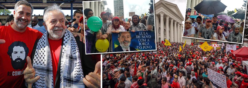 Uma multidão de brasileiros indignados com o avanço do fascismo se reúne na praça Santos Andrade, em Curitiba, para o ato suprapartidário em defesa do ex-presidente Lula e da democracia, que encerrará a caravana pela região Sul do país; marcam presença no evento lideranças políticas de diversos partidos, entre elas os pré-candidatos Manuela D´Ávila (PCdoB) e Guilherme Boulos (PSOL); presidente legítima Dilma Rousseff disse que é preciso denunciar o fascismo; "Enquanto eles jogam com mentiras e violência física, nós usamos a verdade e a capacidade de luta"
 