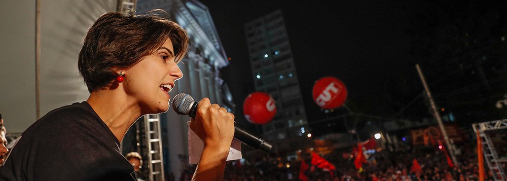 "O preço do golpe: para 72% economia piorou depois do golpe no Brasil. Temer está a frente de um governo que é um desastre na economia, uma tragédia para os trabalhadores, um pesadelo para 99% do povo", escreveu a presidenciável pelo PCdoB no Twitter