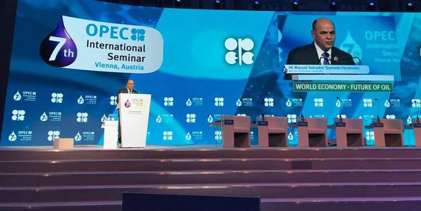 O ministro venezuelano do Petróleo, Manuel Quevedo, reafirmou nesta quinta-feira (21) o compromisso da Venezuela de impulsionar o equilíbrio do mercado petroleiro e o desenvolvimento econômico mundial