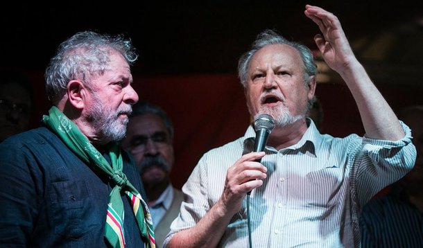 “Lá no Rio Grande, historicamente há um setor da oligarquia rural muito reacionário e fascista. Faz parte da sua origem histórica, que vem lá dos chimangos, dos lenços brancos, na disputa pela República. Depois apareceu também na época do Getúlio e, no golpe militar (de 1964) também houve uma vinculação muito grande com esses fazendeiros da fronteira", diz o líder do MST; leia a reportagem de Luciano Velleda, da Rede Brasil Atual