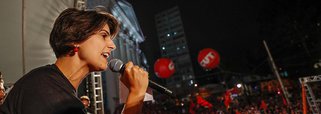 "O preço do golpe: para 72% economia piorou depois do golpe no Brasil. Temer está a frente de um governo que é um desastre na economia, uma tragédia para os trabalhadores, um pesadelo para 99% do povo", escreveu a presidenciável pelo PCdoB no Twitter