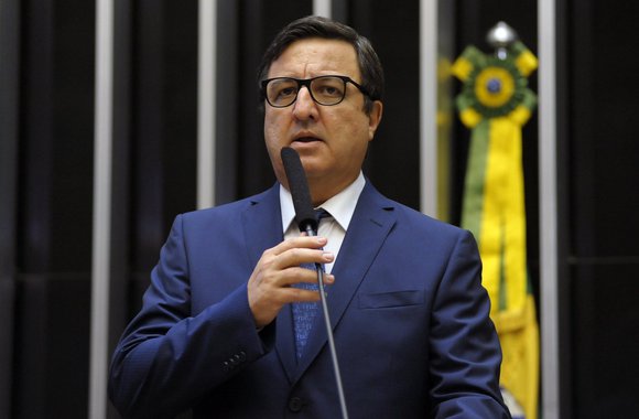 De acordo com o deputado Danilo Forte (DEM), a Universidade Federal do Ceará irá instalar um campus avançado no município de Itapajé, com inauguração prevista para agosto. O objetivo, segundo ele, é formar professores em disciplinas como Português, Física, Química e Matemática