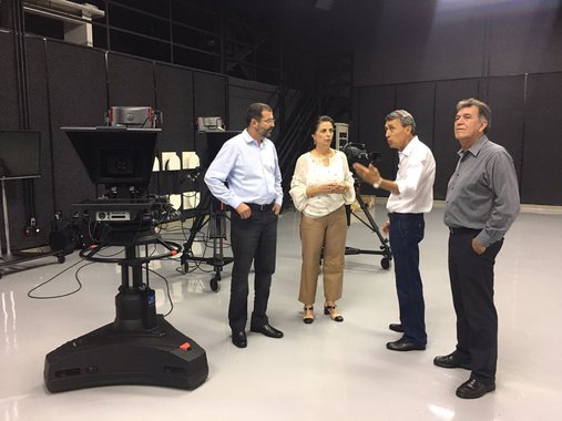 No Dia Internacional da Mulher, a vereadora Dra. Cristina (PSDB) teve uma agenda especial na Televisão Brasil Central (TBC); ela participou do JBC 1ª Edição e falou muito sobre as políticas públicas para as mulheres;  “É uma televisão moderna e atual, que está preparada para o futuro. A imprensa precisa acompanhar a interatividade das redes sociais e a nova TBC está nesse caminho. Muito feliz em saber que esse patrimônio é de Goiás. Um dinheiro bem aplicado e que vai ter retorno para o público”, afirmou a vereadora, em entrevista à reportagem da emissora
 