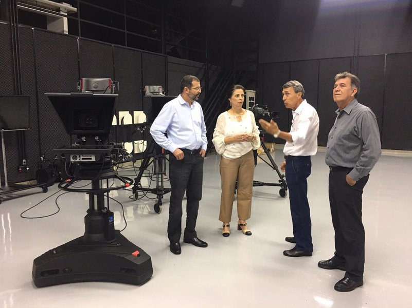 No Dia Internacional da Mulher, a vereadora Dra. Cristina (PSDB) teve uma agenda especial na Televisão Brasil Central (TBC); ela participou do JBC 1ª Edição e falou muito sobre as políticas públicas para as mulheres;  “É uma televisão moderna e atual, que está preparada para o futuro. A imprensa precisa acompanhar a interatividade das redes sociais e a nova TBC está nesse caminho. Muito feliz em saber que esse patrimônio é de Goiás. Um dinheiro bem aplicado e que vai ter retorno para o público”, afirmou a vereadora, em entrevista à reportagem da emissora
 