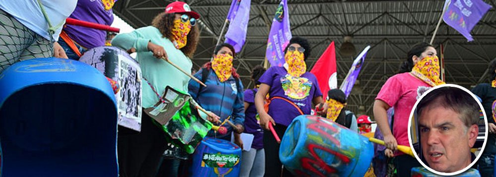 No Dia Internacional da Mulher, cerca de 800 mulheres ligadas ao Movimento dos Trabalhadores Rurais Sem Terra (MST) e a Marcha Mundial das Mulheres (MMM) ocuparam e paralisaram a produção do Grupo Guararapes, em Extremoz, no Rio Grande do Norte, a 23 km da capital Natal; a empresa pertence ao empresário Flávio Rocha, dono da Riachuelo, que foi uma das principais vozes, no empresariado, a apoiar o golpe de 2016, que derrubou a presidente honesta Dilma Rousseff, primeira mulher a ocupar o cargo, e instalou uma quadrilha no poder; nesta madrugada, 800 mulheres também ocuparam a gráfica do jornal O Globo, que apoiou os golpes de 1964 e 2016 contra a democracia brasileira