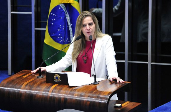Aprovado no Senado, o PL de autoria da deputada federal Luizianne Lins (PT-CE) atribui à Polícia Federal a competência para investigar crimes praticados na Internet que difundam conteúdo discriminatório ou propaguem ódio às mulheres. A matéria agora segue para sanção presidencial