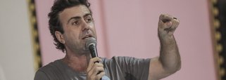 Deputado estadual Marcelo Freixo (Psol) fez referência à intervenção no Rio; após destacar a violência no Nordeste, o parlamentar disse que, "pela lógica, se o Temer estivesse preocupado com a violência, começaria com o Rio Grande do Norte"; "O que o Temer está fazendo é se apropriando do medo para criar um projeto político"; A intervenção é uma "loucura para salvar a pele do PM", avalia; "O PMDB é o maior crime organizado do Rio de Janeiro. Não sou eu quem está dizendo, isto está na denúncia contra o Cabral. A quadrilha pela qual ele responde à justiça é o próprio governo"