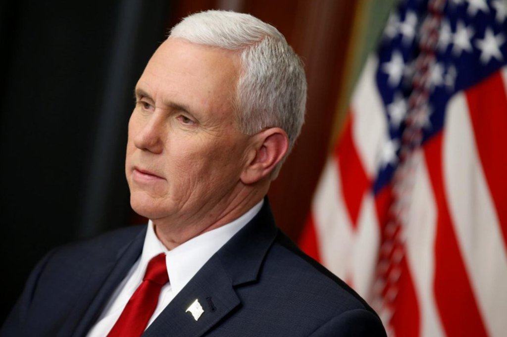 
Os Estados Unidos continuarão empenhados em aplicar a máxima pressão contra a Coreia do Norte, posição que não mudará até que Pyongyang tome medidas para a desnuclearização; quem diz é o vice-presidente dos EUA, Mike Pence; "Todas as opções permanecem na mesa e nossa posição sobre o regime não mudará até vermos etapas confiáveis, verificáveis e concretas para a desnuclearização", disse Pence
