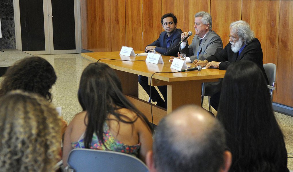 Expectativa é que 10 mil congressistas de 160 países participem da 8ª edição do encontro internacional que terá reuniões de parlamentares de todo o mundo e encontro de juristas e procuradores; o Fórum Mundial está orçado em R$ 80 milhões, dos quais R$ 50 milhões são custeados pelos governos de Brasília e federal; o prazo de inscrições, que se encerraria em 28 de fevereiro, foi prorrogado até 5 de março