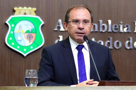 Para fazer um contraponto ao programa "Ceará Pacífico", o deputado Carlos Matos (PSDB) anunciou, na sessão plenária desta quarta-feira (07/03), na Assembleia Legislativa, a articulação do movimento "Queremos Paz". O próprio deputado destacou que a ideia do programa lembra muito a do Ceará Pacífico, encabeçado pelo Governo do Estado, mas criticou o projeto governamental