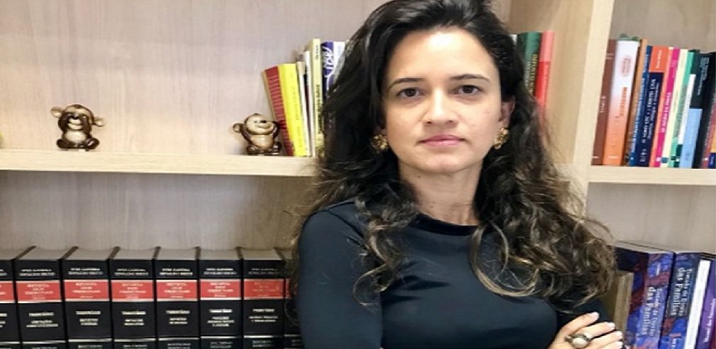 Aprovada no Senado em outubro e sancionada por Michel Temer em novembro do ano passado, a Lei 13.509/2017 cria novas regras para a adoção no Brasil; om mudanças significativas nos prazos do processo para adoção, a nova legislação expõe, segundo a presidente da Comissão dos Direitos da Criança e do Adolescente da OAB-Goiás, Bárbara Cruvinel, "o problema estrutural do Poder Judiciário brasileiro"; ela alerta para o encurtamento do prazo, mas diz que a OAB pode auxiliar o Judiciário neste novo processo