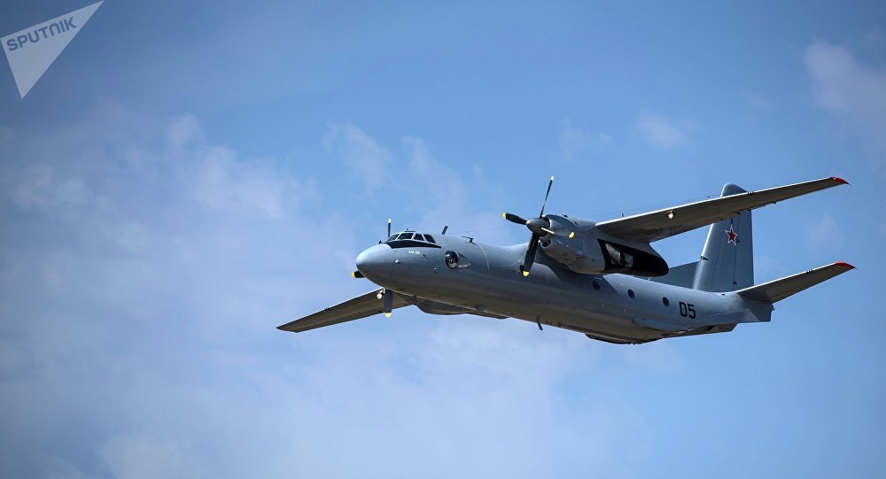O avião de transporte militar russo An-26 sofreu o acidente no momento em que efetuava a aterrissagem no aeródromo sírio de Hmeymim; segundo dados preliminares, a abordo estavam 26 passageiros e 6 tripulantes e todos morreram, de acordo com Ministério da Defesa da Rússia; avião colidiu com a terra a uma distância de 500 metros da pista de aterrissagem 