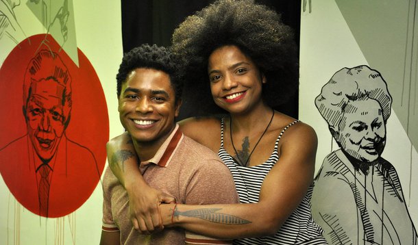 Programa Vozes da Resistência, com Douglas Belchior, recebeu nesta segunda-feira 5 na TV 247 duas personalidades da cena artística de São Paulo: o ator, diretor, pesquisador e co-fundador da Cia Os Crespos, Sidney Santiago Kuanza, e a doutoranda em psicologia e crítica de cinema, Viviane A. Suzy Pistache; o debate teve como gancho o sucesso do filme da Marvel "Pantera Negra", mas também tratou de artivismo, sub representatividade negra no cinema e na produção áudio visual com paralelos EUA e Brasil