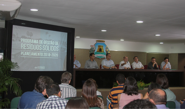 As ações, apresentadas nesta segunda-feira (5) pelo prefeito Roberto Cláudio (PDT) estão planejadas para serem executadas a partir deste ano até 2020 e vão ampliar e potencializar as iniciativas de sucesso já implantadas e em desenvolvimento. Está prevista uma ampliação do sistema de monitoramento para controlar todos os tipos de resíduos gerados pela iniciativa privada, a revisão da legislação sobre deveres dos grandes geradores, a ampliação do programa Recicla Fortaleza e a implantação de mais de 80 Ecopolos