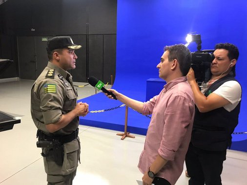 O coronel Ricardo Mendes, que é o comandante do Policiamento na Capital, esteve na manhã desta sexta-feira na nova TBC; ele conheceu os novos estúdios da emissora e equipamentos de última geração. Ricardo Mendes também concedeu entrevista para a RBC; ele destacou que a nova TBC assume papel importante porque faz o link entre as ações da Polícia Militar nas ruas e a população; "Com boletins ao vivo e informação em tempo real, a TBC mostra o que está sendo feito pela Polícia Militar. É uma televisão moderna e fiquei muito entusiasmado com o que vi aqui", disse