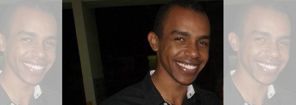 Fernando Antônio da Silva de 26 anos era doutor e estava no Ceará em um estágio de pós-doutorado na Universidade Estadual Vale do Aracaú (UVA), quando se sentiu mal no domingo (4); ele buscava entender o funcionamento do programa Bolsa Família na região canavieira de Alagoas; recentemente revelou no Facebook sua preocupação com os cortes federais no Bolsa Família. “Em minha opinião, uma das questões mais sérias em relação ao Bolsa Família é a maneira como as técnicas mais modernas do período vêm sendo usadas para dificultar a transformação desse Programa em um direito. No governo golpista de Temer, a instabilidade que isso causa na vida das beneficiárias é muito preocupante”