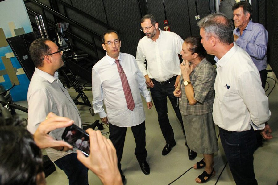 Em visita à nova TV Brasil Central, o vereador Jorge Kajuru (PRP) anunciou em 1ª mão, em boletim que foi ao ar na tarde desta segunda-feira, ao vivo, que fechou parceria com o vice-governador José Eliton (PSDB) para abrir o Centro Diabético em Goiânia; e o vereador deu outra grande notícia: a parceria permitirá aumentar a capacidade de atendimento inicialmente prevista e suprir a demanda por tratamento médico do Estado inteiro