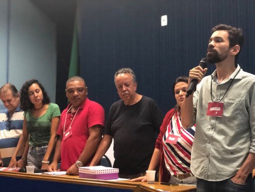 "A nossa candidatura é de ruptura com a falência que o PMDB levou o estado do Rio", disse o vereador de Niterói Leonardo Giordano, que teve sua pré-candidatura ao governo estadual lançada pelo PC do B; "O governador do estado está completamente desmoralizado, é frouxo e não consegue defender o Rio de Janeiro. Para nós, o estado precisa se impor para poder retomar o crescimento, gerar emprego e construir finalmente a paz"