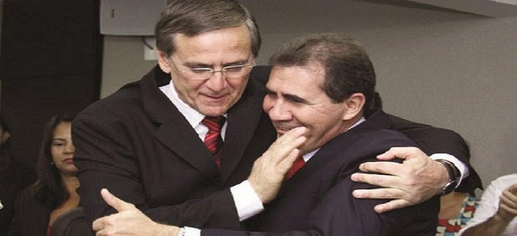 O Tribunal de Contas dos Municípios (TCM) condenou os ex-prefeitos de Anápolis Antônio Gomide (PT) e João Gomes (PP) por irregularidades nas contas de suas respectivas gestões; o que causou problemas aos dois foram os balancetes de 2014. Gomide ficou no cargo de prefeito entre janeiro e abril e João Gomes, entre o final de abril e o mês de dezembro; segundo o acórdão do julgamento, Gomide pagou a si mesmo e ao vice valores acima do fixado pela lei 3.639/12; o gasto ficou R$ 10 mil acima do permitido