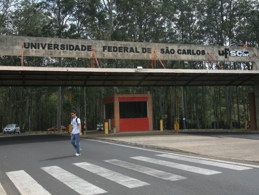 O Programa de Pós-Graduação em Ciência Política (PPGPol) da UFSCAr divulgou nesta quinta-feira, 1º, nota em apoio à disciplina sobre o golpe parlamentar de 2016, idealizada pelo professor Luis Felipe Miguel na UnB; "Em nome da autonomia universitária e da liberdade acadêmica defendemos o pleno direito do curso de Ciência Política da UnB em definir, por critérios próprios, suas atividades de docência e pesquisa, sem sofrer interferências externas indevidas", diz a comissão de pós-graduação do PPGPol; UFScar não informou, no entanto, se irá se juntar a outras 10 universidades públicas e oferecer também a disciplina