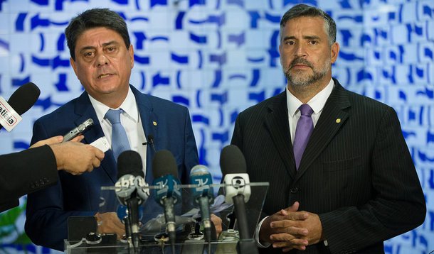 Antes de mais nada, quero deixar aqui minha mais absoluta solidariedade para com os deputados Paulo Pimenta e Wadih Damous, sordidamente atacados por um blog que se revelou irresponsável, truculento e desonesto