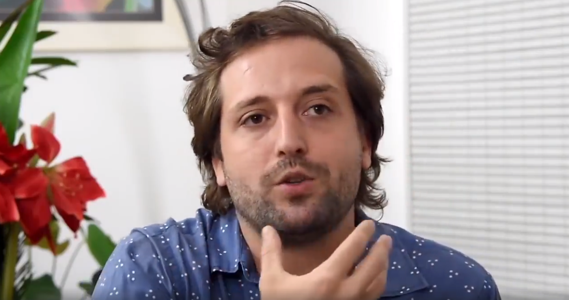Durante entrevista com o humorista e escritor Gregorio Duvivier, a jornalista Leda Nagle diz que o líder do MTST e pré-candidato à presidência pelo PSOL, Guilherme Boulos, é "perigosíssimo" e "quer matar pessoas"; Duvivier rebate e diz que "ama" o MST e o MTST; "Boulos é um cara que eu admiro pra cacete, é inteligentíssimo, pacifista"