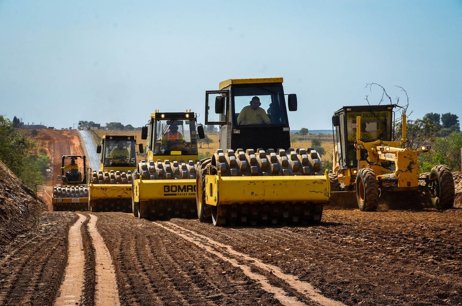 O governador Marconi Perillo vai entregar, em abril, a duplicação total dos 132 km da GO-070, que liga Goiânia à cidade de Goiás; a duplicação tem investimento de mais de R$ 100 milhões dos cofres do governo; pela importância histórica da cidade e beleza da região, a obra conta com um projeto especial para oito quilômetros entre a Igreja Nossa Senhora Aparecida de Areias e o viaduto na entrada de Goiás