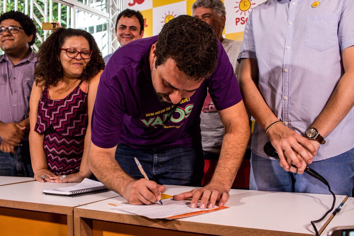 "Com potencial para se eleger com milhões de votos para a Câmara Federal, onde poderia atuar de forma incisiva a favor dos trabalhadores sem-teto, prefere embarcar numa candidatura presidencial por um partido sem capilaridade nacional, sem militância expressiva, sem espaço na propaganda gratuita na TV e sem força na Câmara, numa campanha com quatro candidatos só na esquerda, na qual sabe que não entra para ganhar", avalia o colunista do 247 Alex Solnik sobre a candidatura presidencial de Guilherme Boulos; "Ou seja, prefere perder para presidente do que ganhar para deputado"