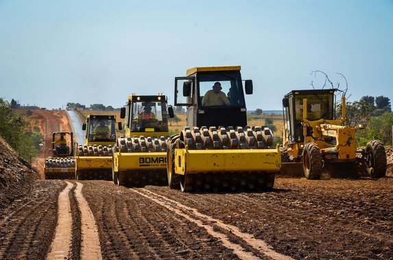 O governador Marconi Perillo vai entregar, em abril, a duplicação total dos 132 km da GO-070, que liga Goiânia à cidade de Goiás; a duplicação tem investimento de mais de R$ 100 milhões dos cofres do governo; pela importância histórica da cidade e beleza da região, a obra conta com um projeto especial para oito quilômetros entre a Igreja Nossa Senhora Aparecida de Areias e o viaduto na entrada de Goiás
